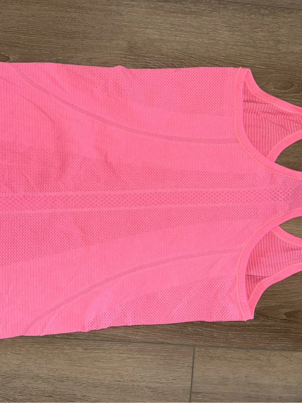 Lululemon Neon Pink Coral Swiftly Tech Tank Top Shirt size 4 EUC